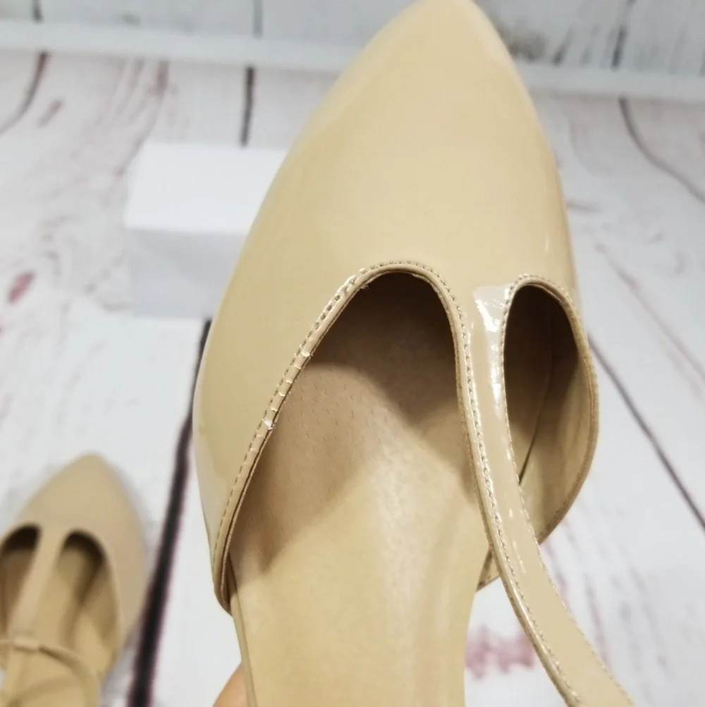 Women's Slightly Wedged Patent Flats - Picture 7 of 8